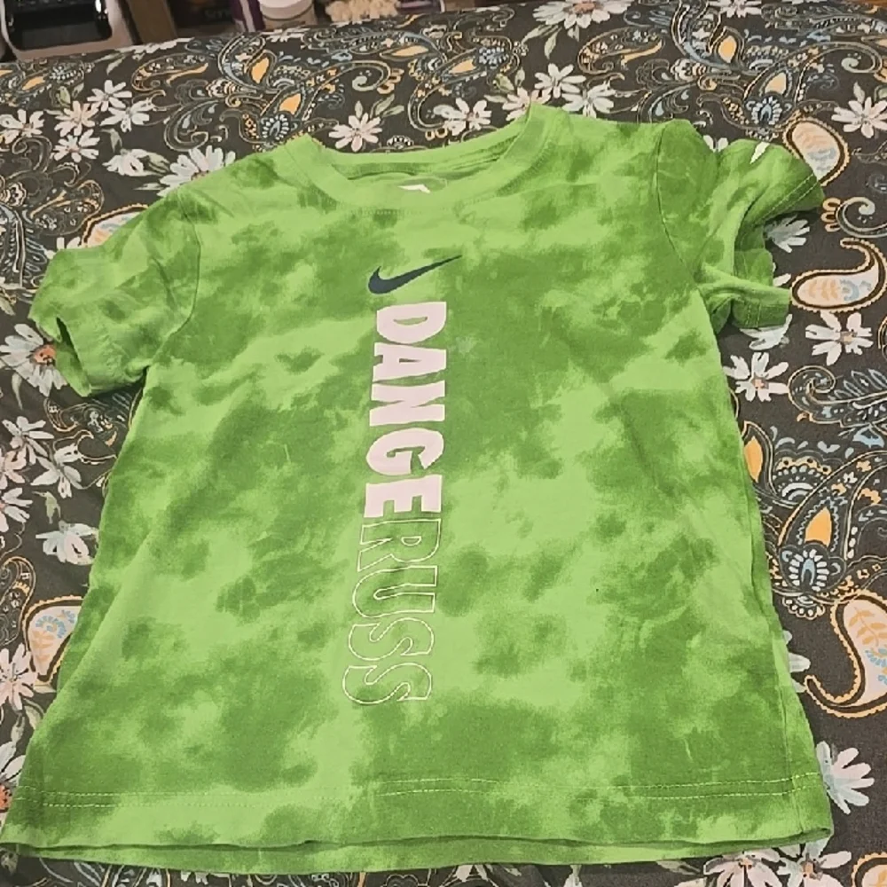 ❤️10/$40 Euc Nike Kids Green T-Shirt